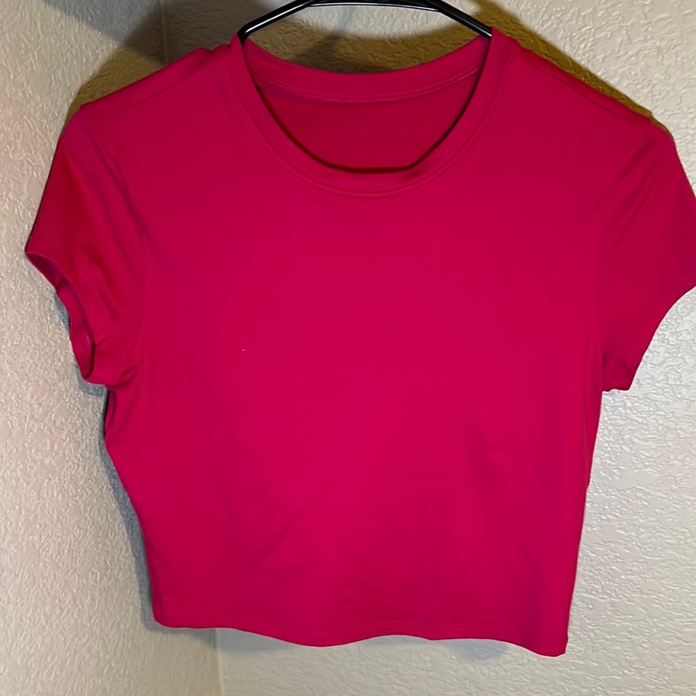 Alo yoga cropped short sleeve t shirt